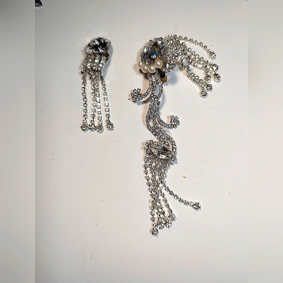 Wendy Gell asymmetrical dangle crystal earrings long shoulder dusters. - Picture 3 of 3
